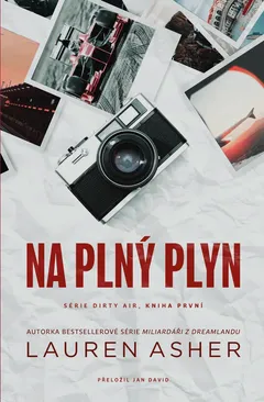Kniha Na plný plyn od Lauren Asher, obálka s fotoaparátem a fotografiemi.